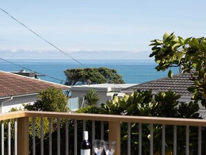 Property grounds - Blue Water Cottage Near Beaches (New Plymouth)