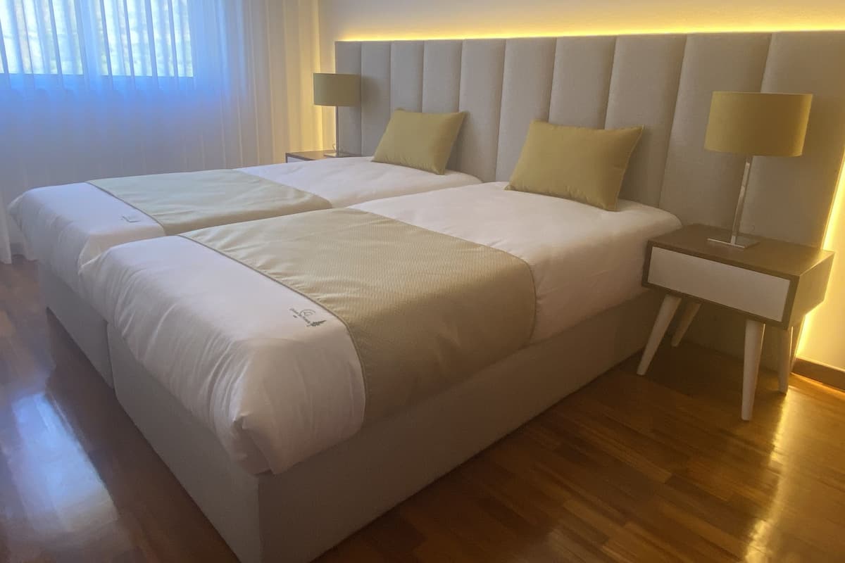 Soundproofing, free WiFi, bed sheets