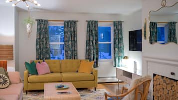 Apartament superior, 1 llit de matrimoni gran i sofà llit, cuina, vistes a l'oceà | 1 dormitori i roba de llit d'alta qualitat