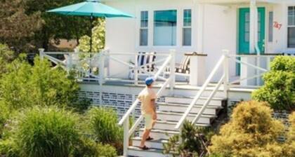 Rye Motor Inn - Oceanfront, Walk to Beach