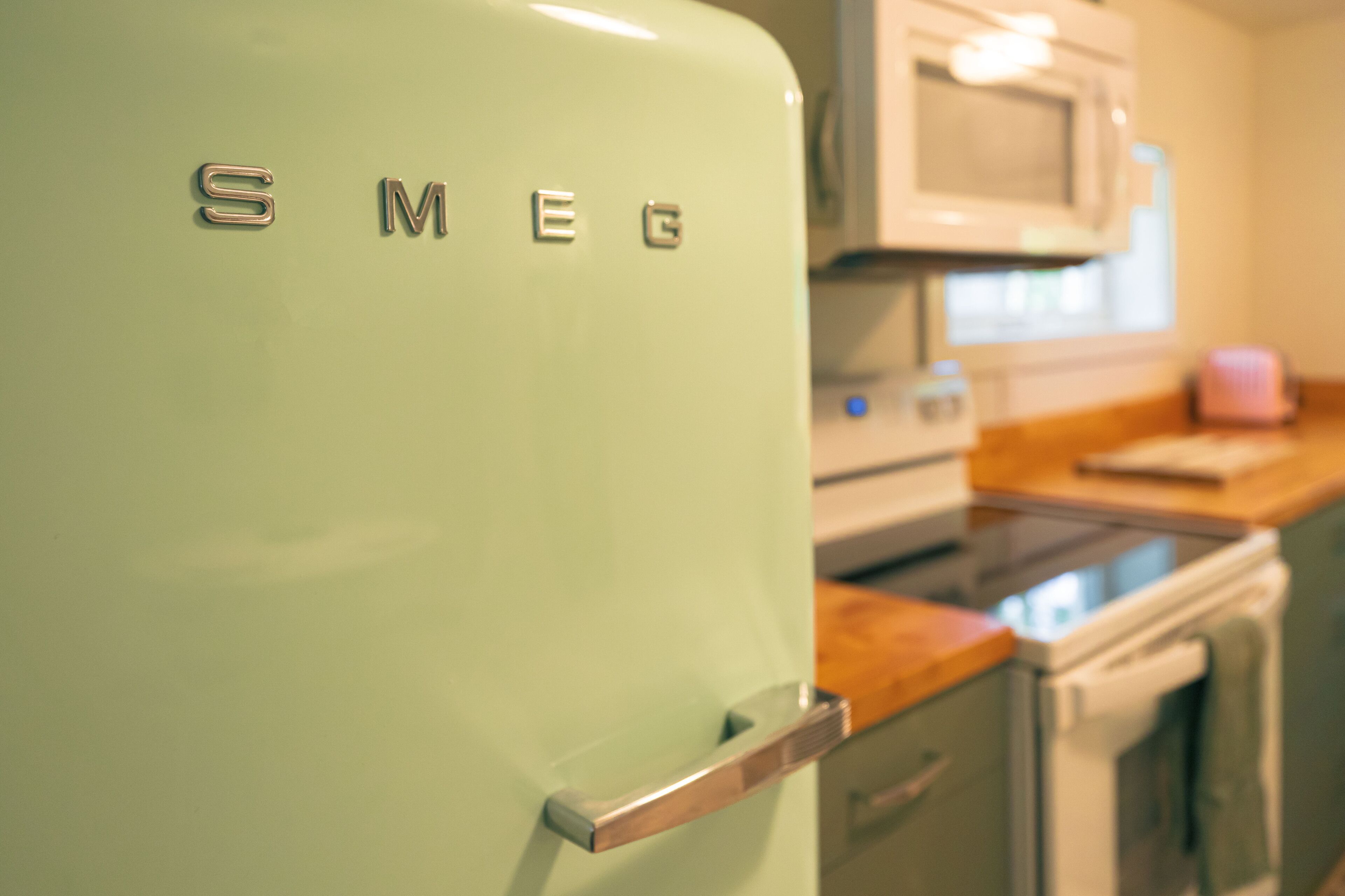 King Suites | Private kitchen | Coffee/tea maker, full-sized fridge, microwave, oven