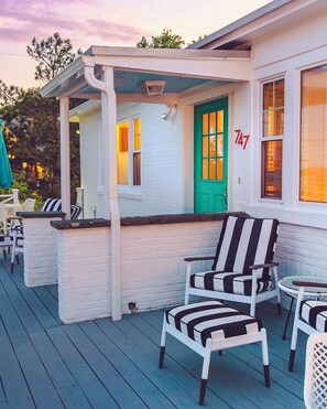 高档床上用品、加厚床垫、迷你吧、特色装修