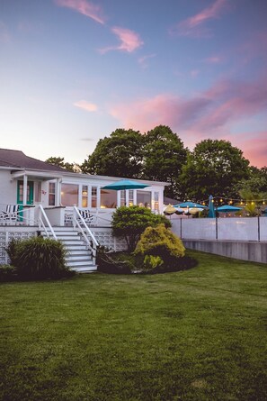 Premium bedding, pillowtop beds, minibar, individually decorated - Rye Motor Inn: An Adults-Only Apartment Hotel (Rye)