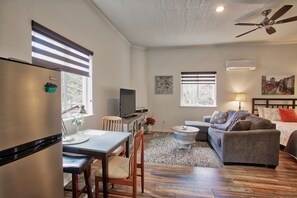 Smart-TV, DVD-Player, Bücher, Videothek