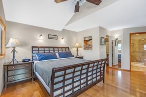 3 bedrooms, desk, iron/ironing board, free WiFi