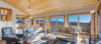 Stargazer Retreat • Hot Tub, Game Room, Creek Walk, Pet-Friendly, 360° Mtn Views