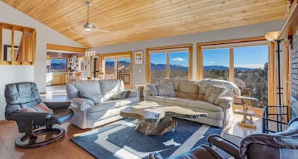 Stargazer Retreat • Hot Tub, Game Room, Creek Walk, Pet-Friendly, 360° Mtn Views