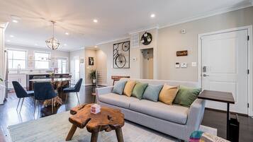 Smart TV, books, stereo