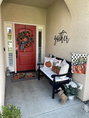 Exterior detail - Quaintly Queen  in Charming Redding Close to Bethel & Mercy Shasta Hospital (Redding)