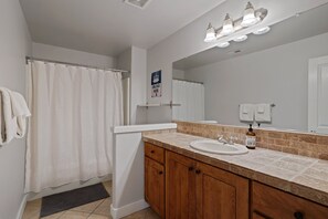 Shower, jetted bath, hair dryer, towels