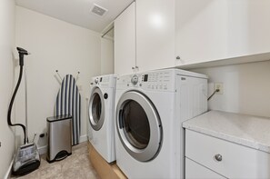 Interior - Flagline Trail - Walkable NWX & Galveston, A/C, Views, Fireplace, Updated, Bike & Running Trails (Bend)