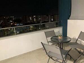 Outdoor dining - Executive apartment (Cali)