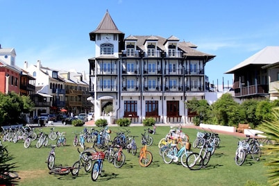 30A Holiday Escape | Walk to Big Chill + Bikes Included!