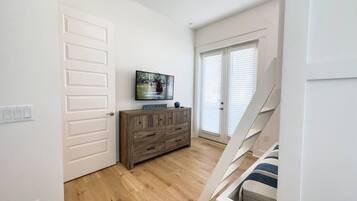 2 bedrooms, iron/ironing board, travel crib, free WiFi