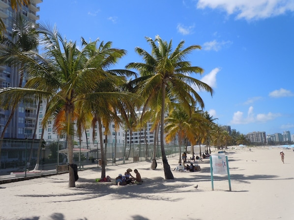 Sulla spiaggia, teli da spiaggia