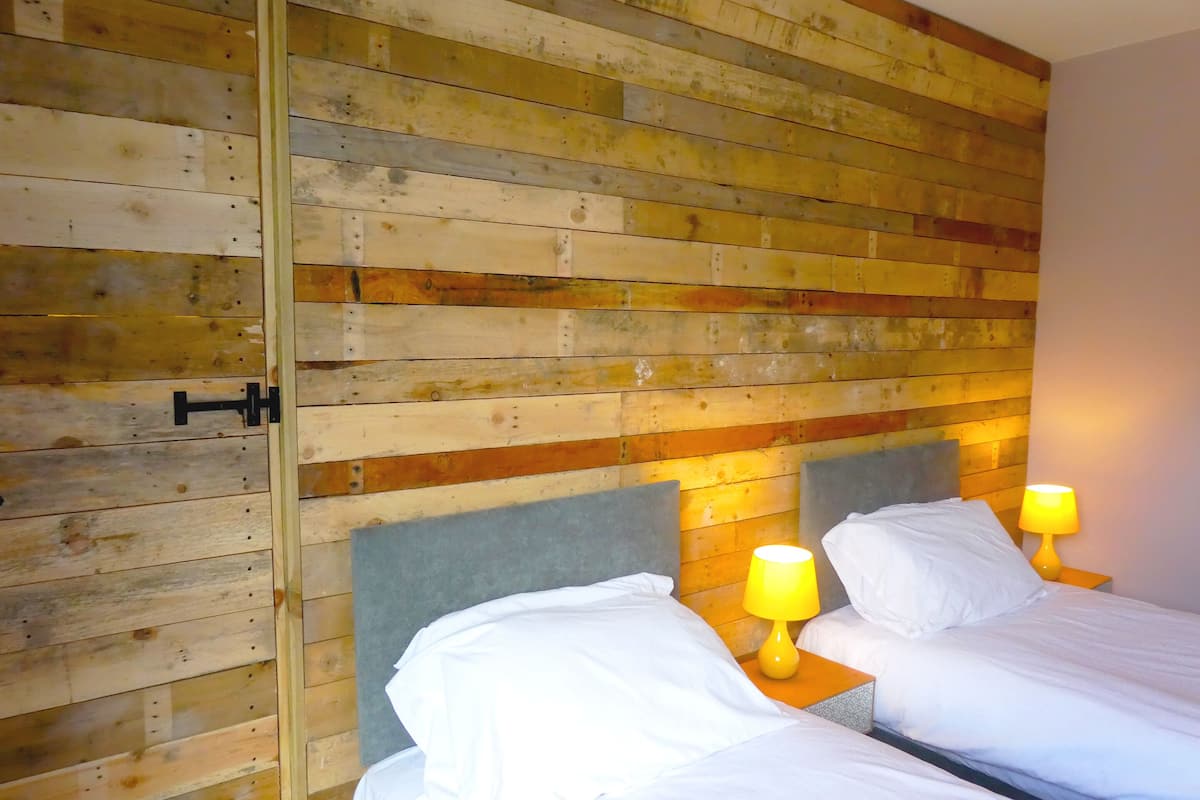 Deluxe Twin Room, Private Bathroom (Room 6)