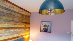 Deluxe Twin Room, Private Bathroom (Room 6) | Select Comfort beds, iron/ironing board, WiFi (free), bed sheets - Mad ORourkes Pie Factory (Tipton)