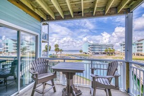Outdoor dining - Quaint Beach Condo with Bay Views, Covered Parking, Pool, Bay Beach -Baywatch C4 (Pensacola Beach)