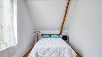 3 Schlafzimmer, Schreibtisch, Bügeleisen/Bügelbrett