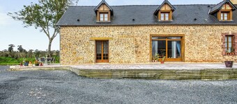 Homerez - Charming House in Saint-Marcouf with Garden