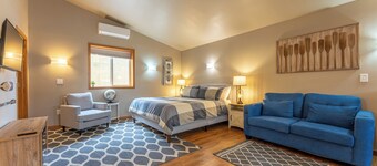 A Taste of Ely studio apartment, king bed