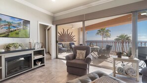 Een smart-tv en een dvd-speler