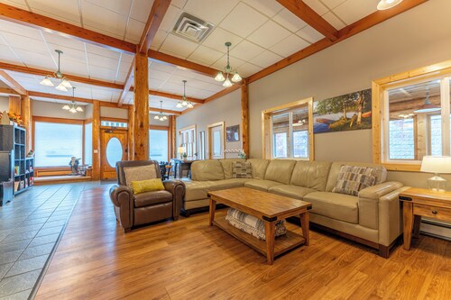 A Taste of Ely 4 BR Apartment, with Sauna