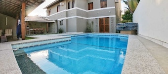 House with pool 50 m from the beach