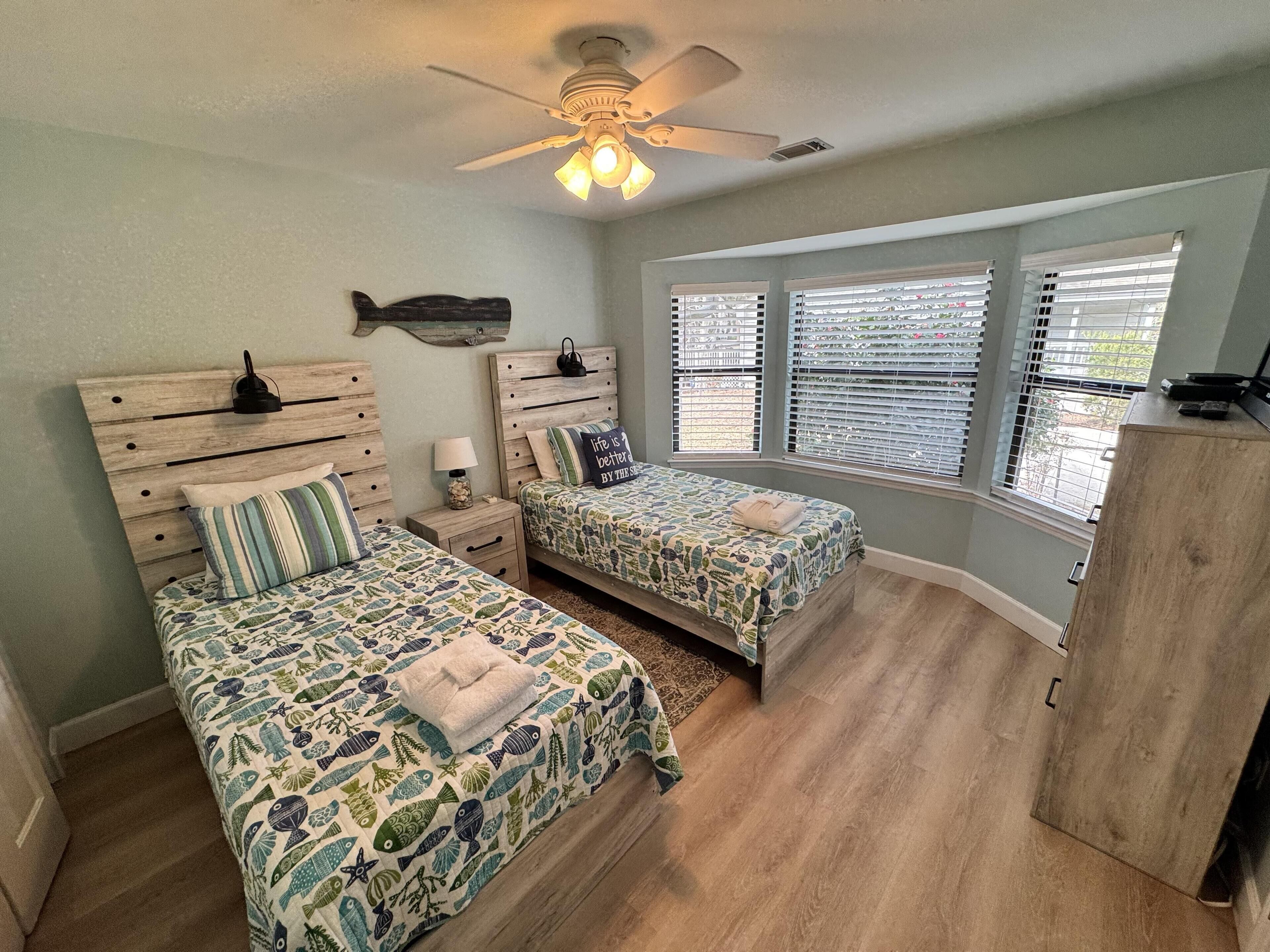 2 chambres, fer et planche à repasser, Wi-Fi gratuit, draps fournis