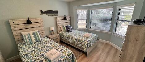 2 chambres, fer et planche à repasser, Wi-Fi gratuit, draps fournis