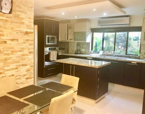 Luxury House 10 minutes from Airport