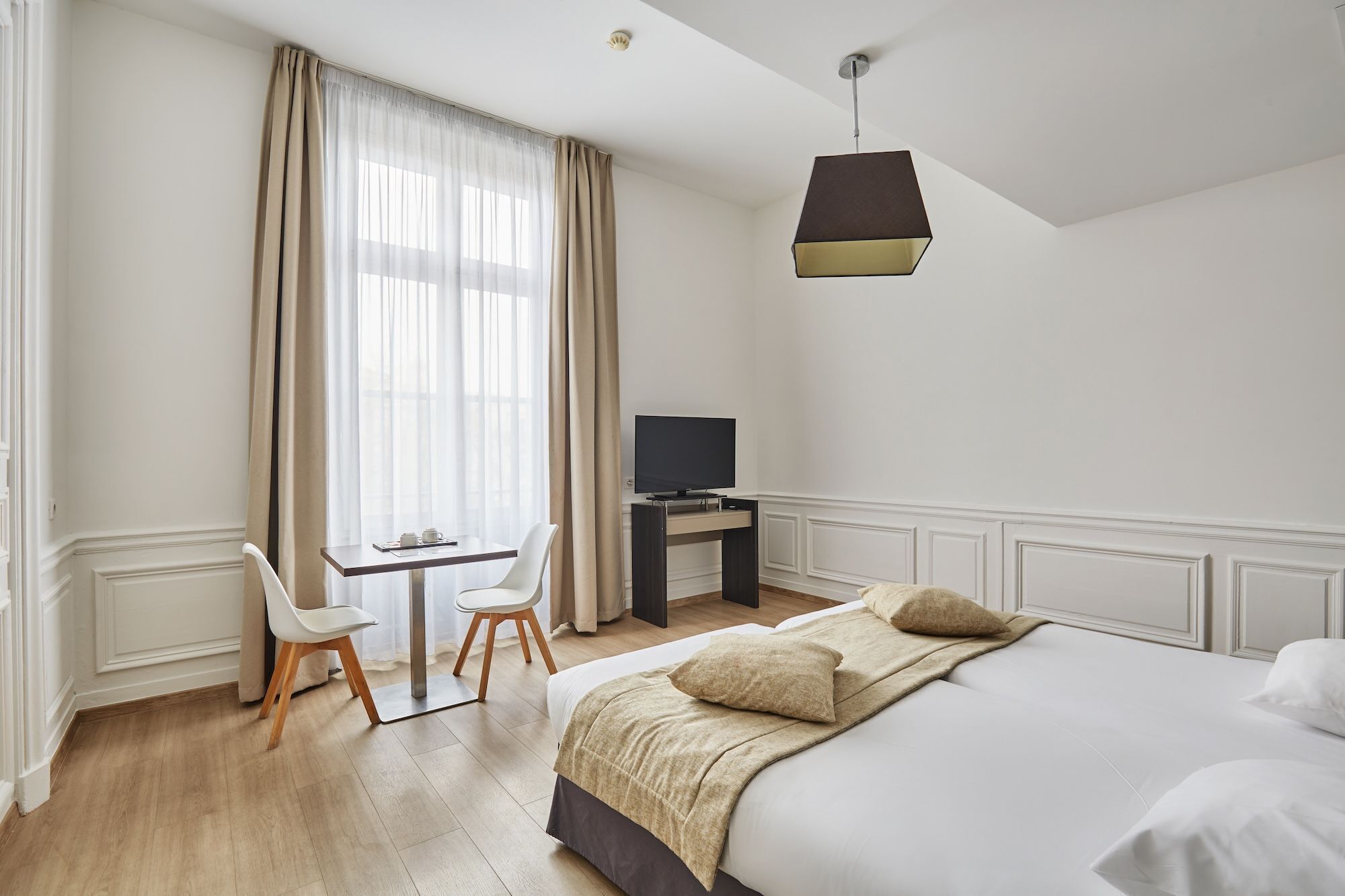Iron/ironing board, travel cot, free WiFi, bed sheets