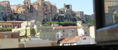 Desk, laptop workspace, free WiFi, bed sheets