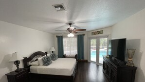 2 bedrooms, desk, iron/ironing board, WiFi (free)