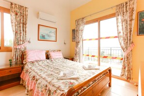 3 slaapkamers, een strijkplank/strijkijzer, gratis wifi, beddengoed