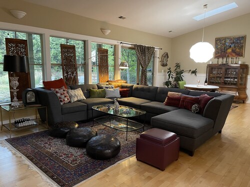 Peaceful home away from home in the exquisite Pacific Northwest.