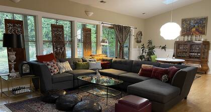 Peaceful home away from home in the exquisite Pacific Northwest.