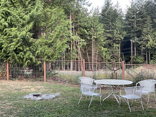 Peaceful home away from home in the exquisite Pacific Northwest.