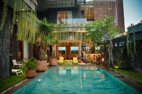 Piscine couverte, piscine extérieure