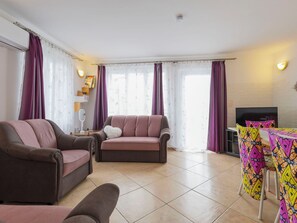 テレビ、DVD プレーヤー