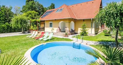 Wonderful private villa for 10 people with A/C, WIFI, private pool, TV and patio