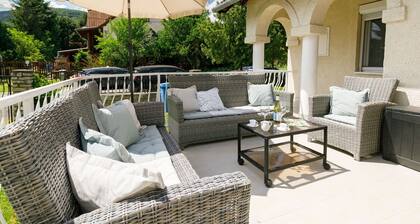 Stunning private villa for 8 guests with WIFI, private pool, TV and patio