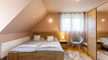 4 bedrooms, travel crib, free WiFi, bed sheets