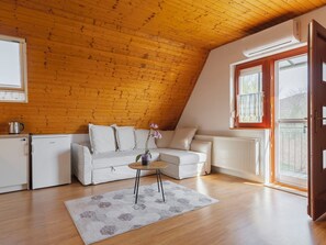 TV - Stunning  villa for 4 guests with WIFI, A/C, TV and balcony (Keszthely)