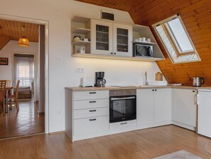 Microwave, oven - Stunning  villa for 4 guests with WIFI, A/C, TV and balcony (Keszthely)