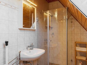 Bathroom - Lovely apartment for 4 guests with WIFI, A/C, TV and balcony (Keszthely)