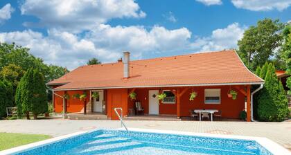 Wonderful private villa for 10 guests with private pool, WIFI, TV and patio