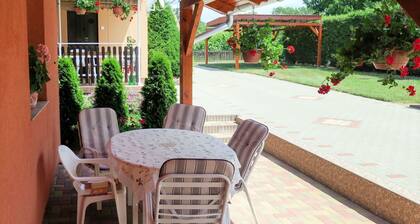 Wonderful private villa for 10 people with WIFI, private pool, TV and patio