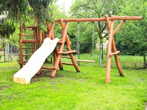 Children's area - Stunning private villa for 6 people with WIFI, A/C, TV, terrace and pets allowed (Fonyód)