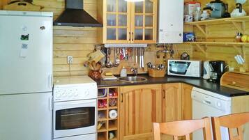 Microondas, horno, lavavajillas y congelador